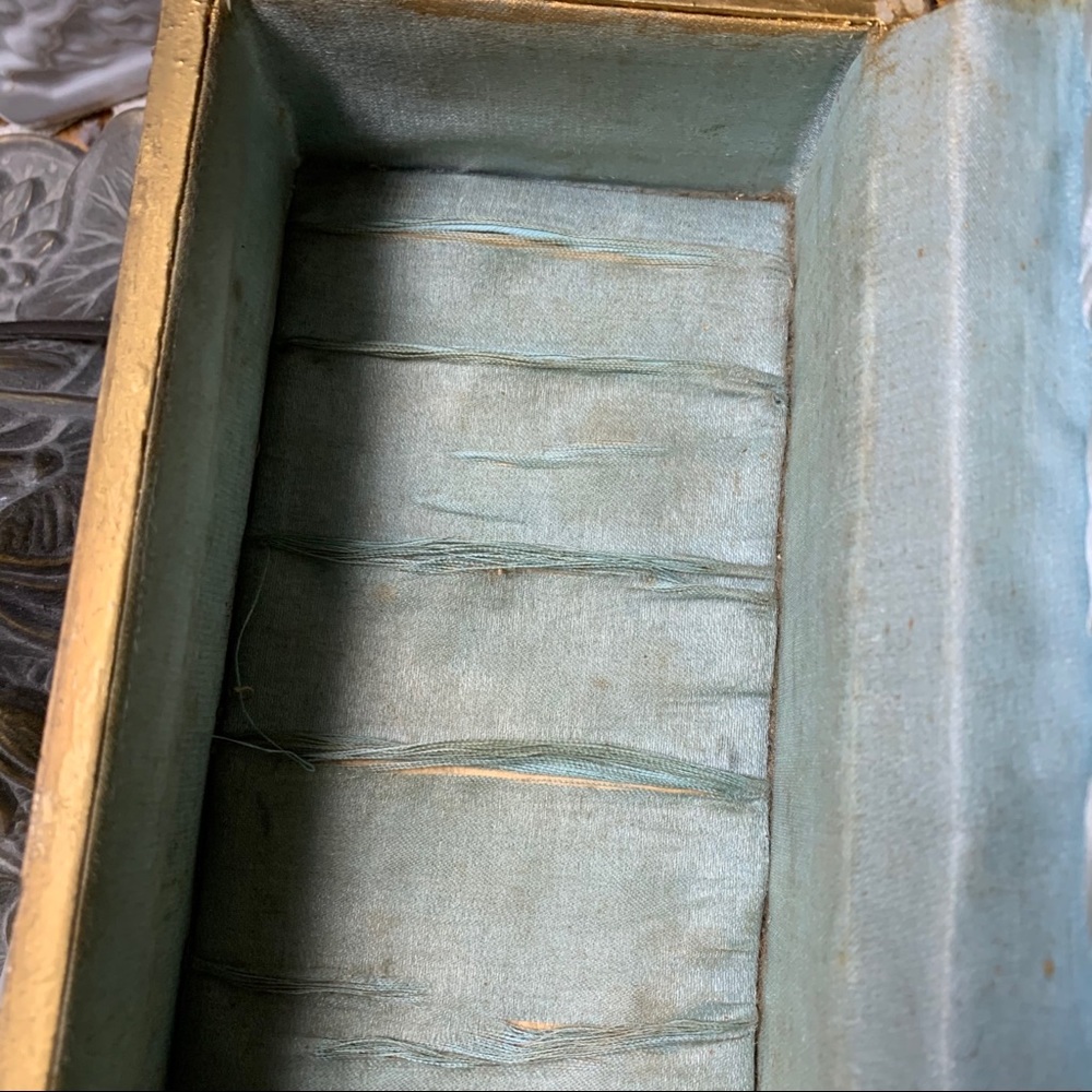 Vintage Gilt Wood & Gesso Dresser Top Glove Box - Picture 13 of 13